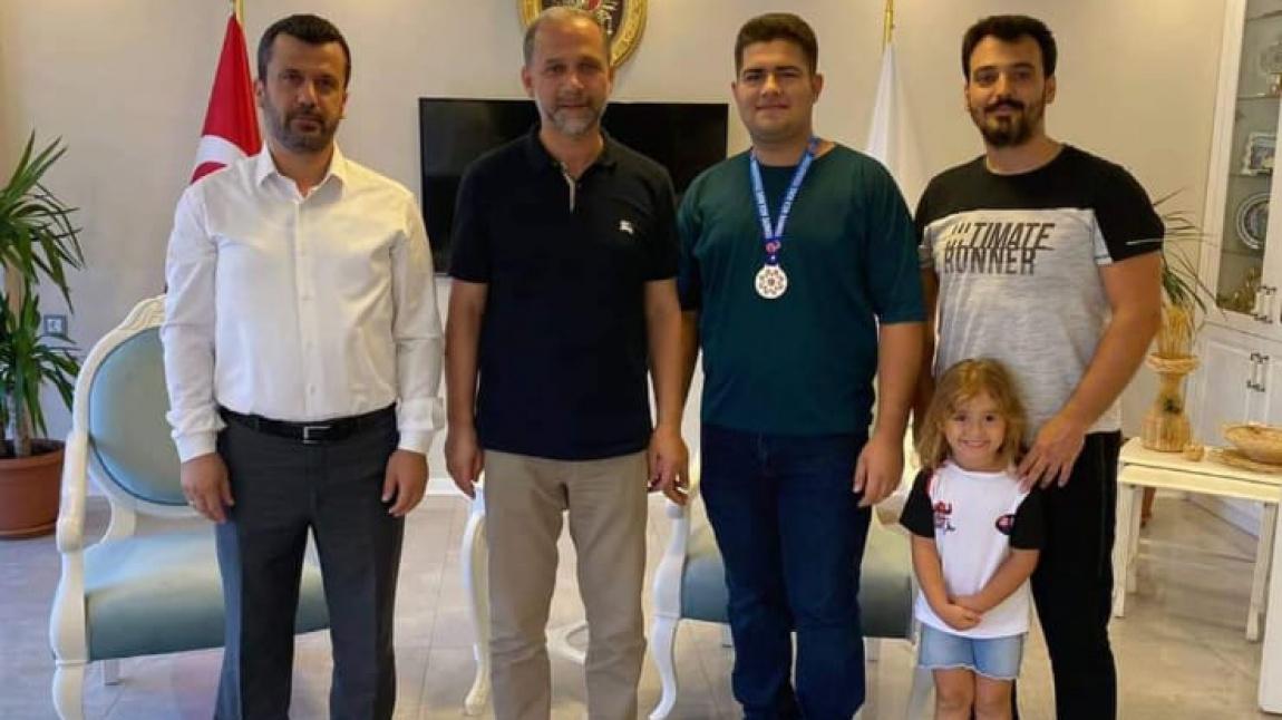 Milletvekilimiz Abdulkadir ÖZEL Beyefendi'den Öğrencimiz ve Milli Sporcumuz Hüseyin KARDAŞ'a Tebrik